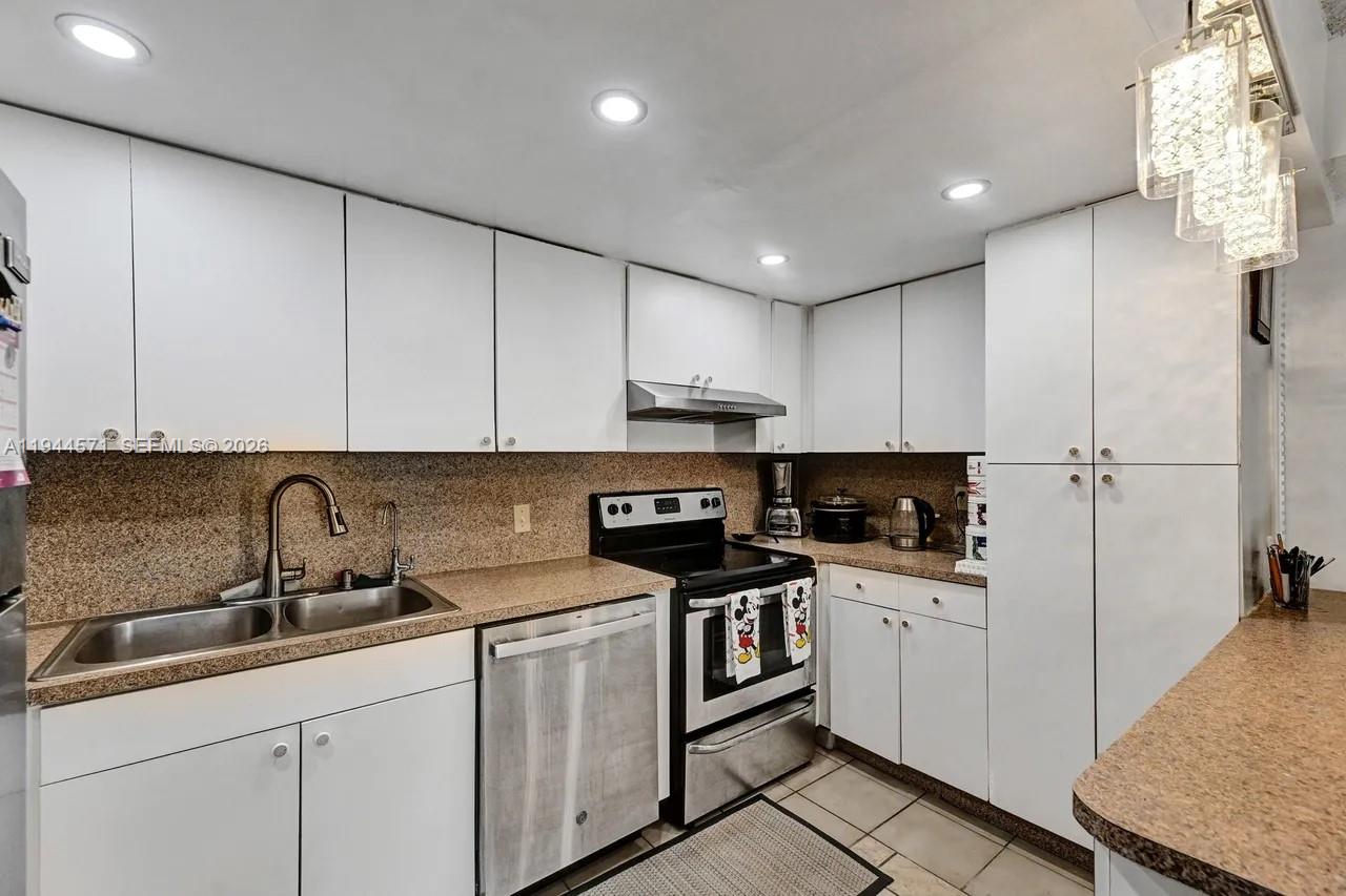 8690 Southwest 154th Cir Place, Unit 3D Miami, FL 33193 - Photo 7 of 17