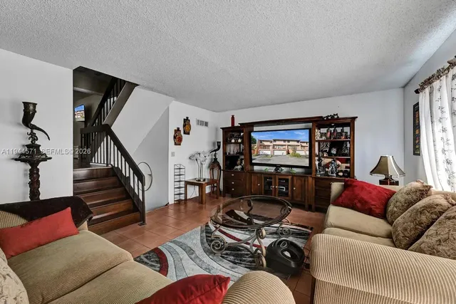 $389,900 | 8690 Southwest 154th Cir Place, Unit 3D, Miami, FL 33193