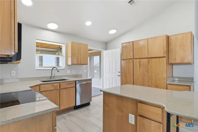 $285,000 | 90 Bluefish, Palacios, TX 77465