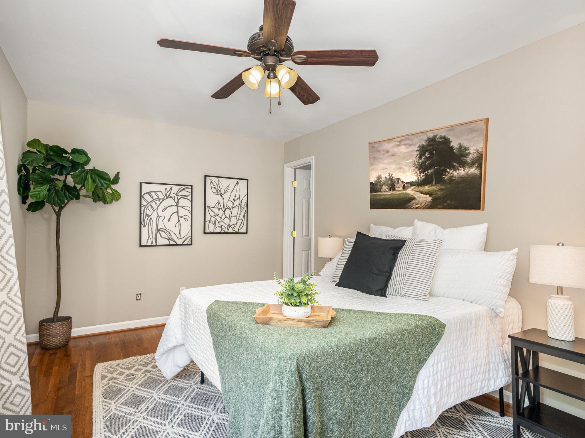 5917 Kingsford Road, Unit 366 Springfield, VA 22152 - Photo 11 of 51 Primary bedroom with ensuite bath