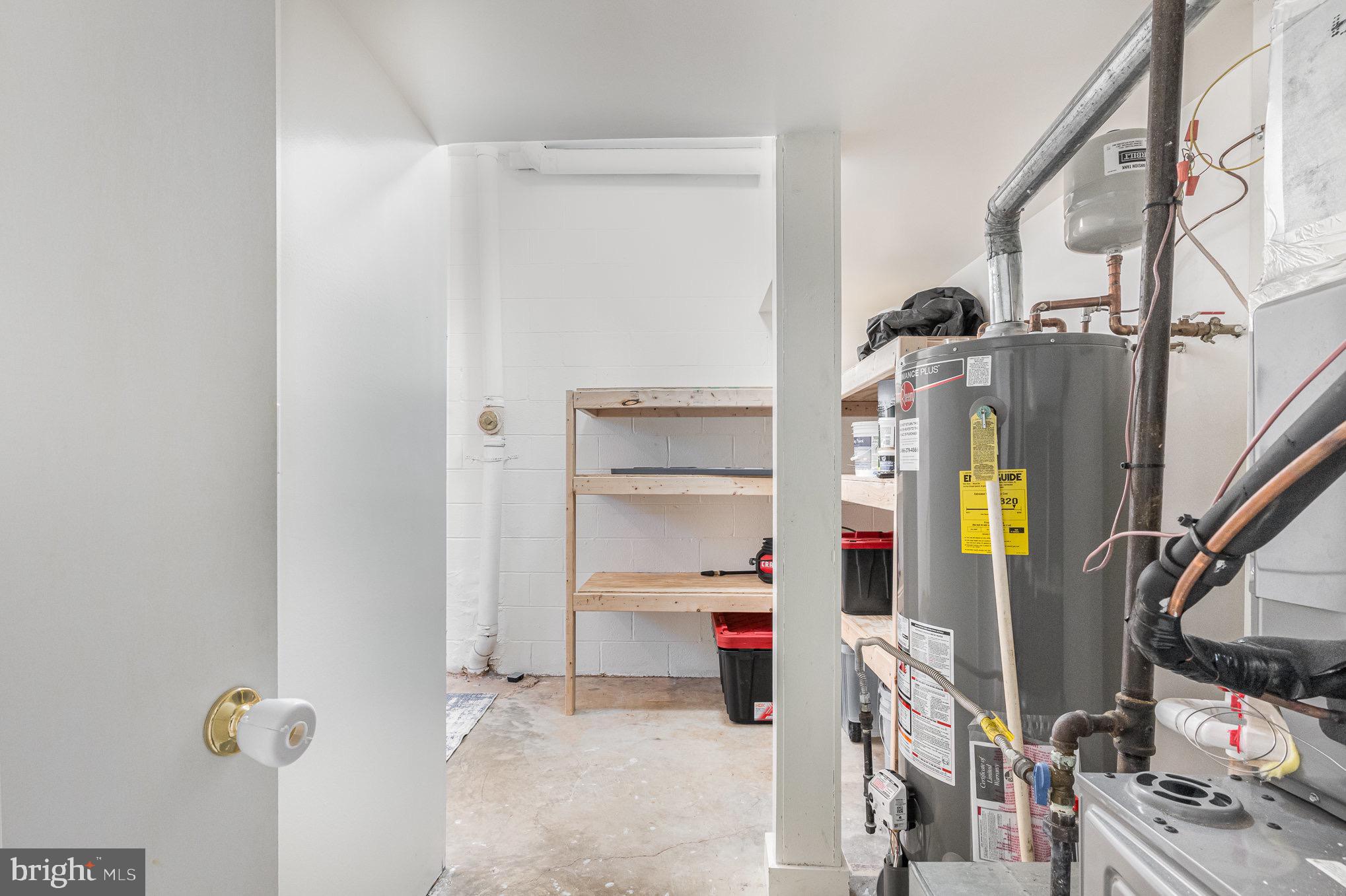 5917 Kingsford Road, Unit 366 Springfield, VA 22152 - Photo 23 of 51 Storage room with natural light