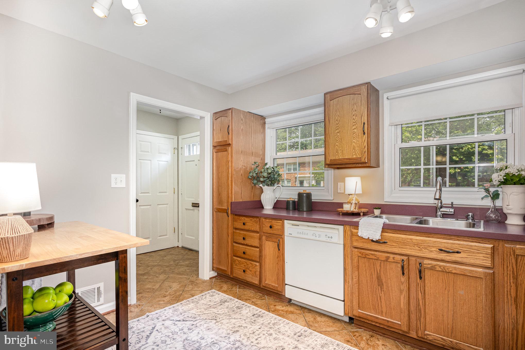 5917 Kingsford Road, Unit 366 Springfield, VA 22152 - Photo 9 of 51 Kitchen