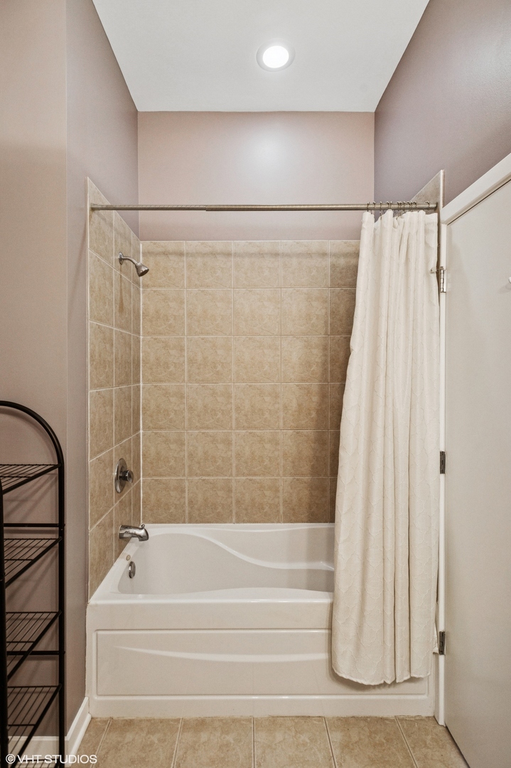 3021 West Armitage Avenue, Unit 404 Chicago, IL 60647 - Photo 18 of 22