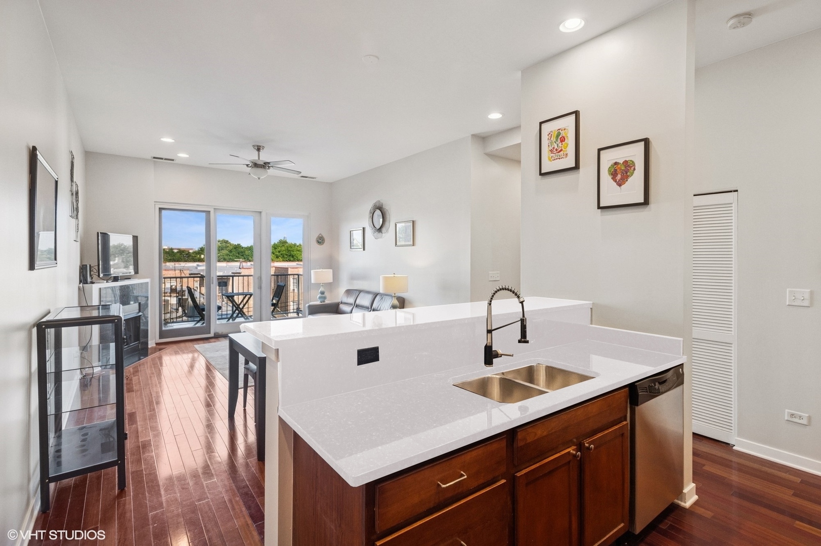 3021 West Armitage Avenue, Unit 404 Chicago, IL 60647 - Photo 8 of 22