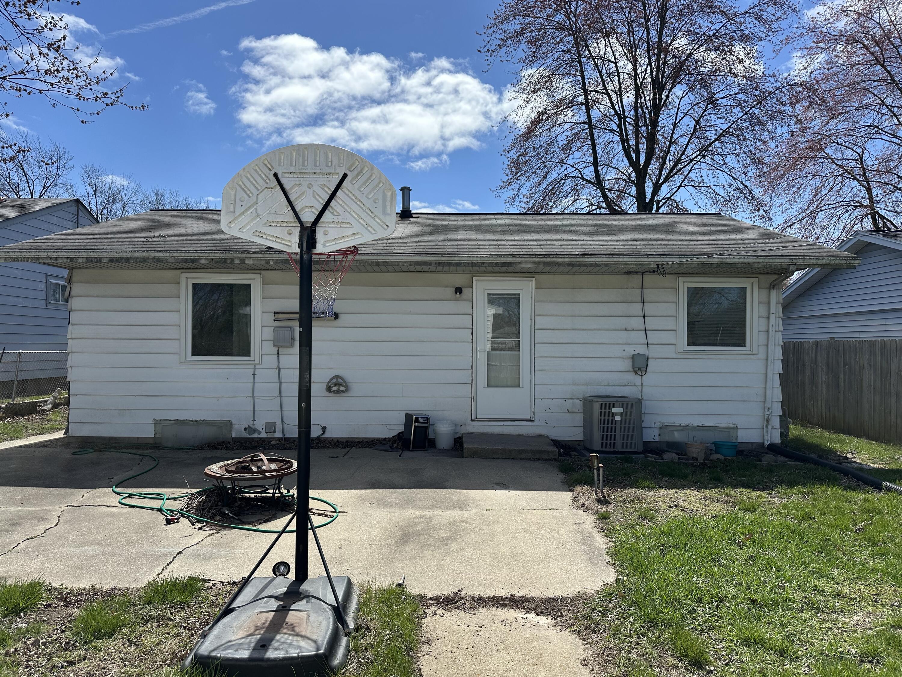 1307 Earl Road Michigan City, IN 46360 - Photo 8 of 10 3000x2250