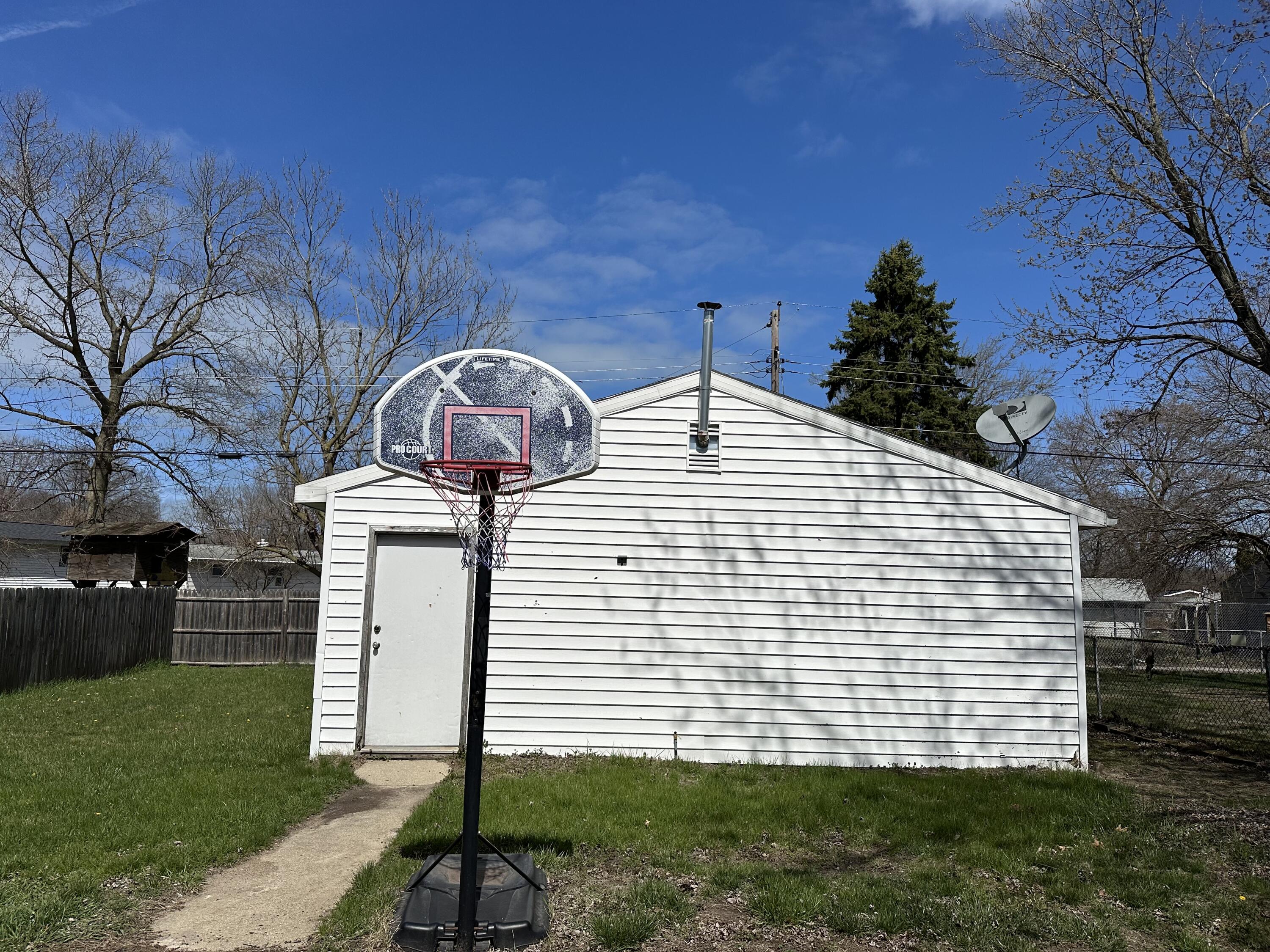 1307 Earl Road Michigan City, IN 46360 - Photo 9 of 10 3000x2250