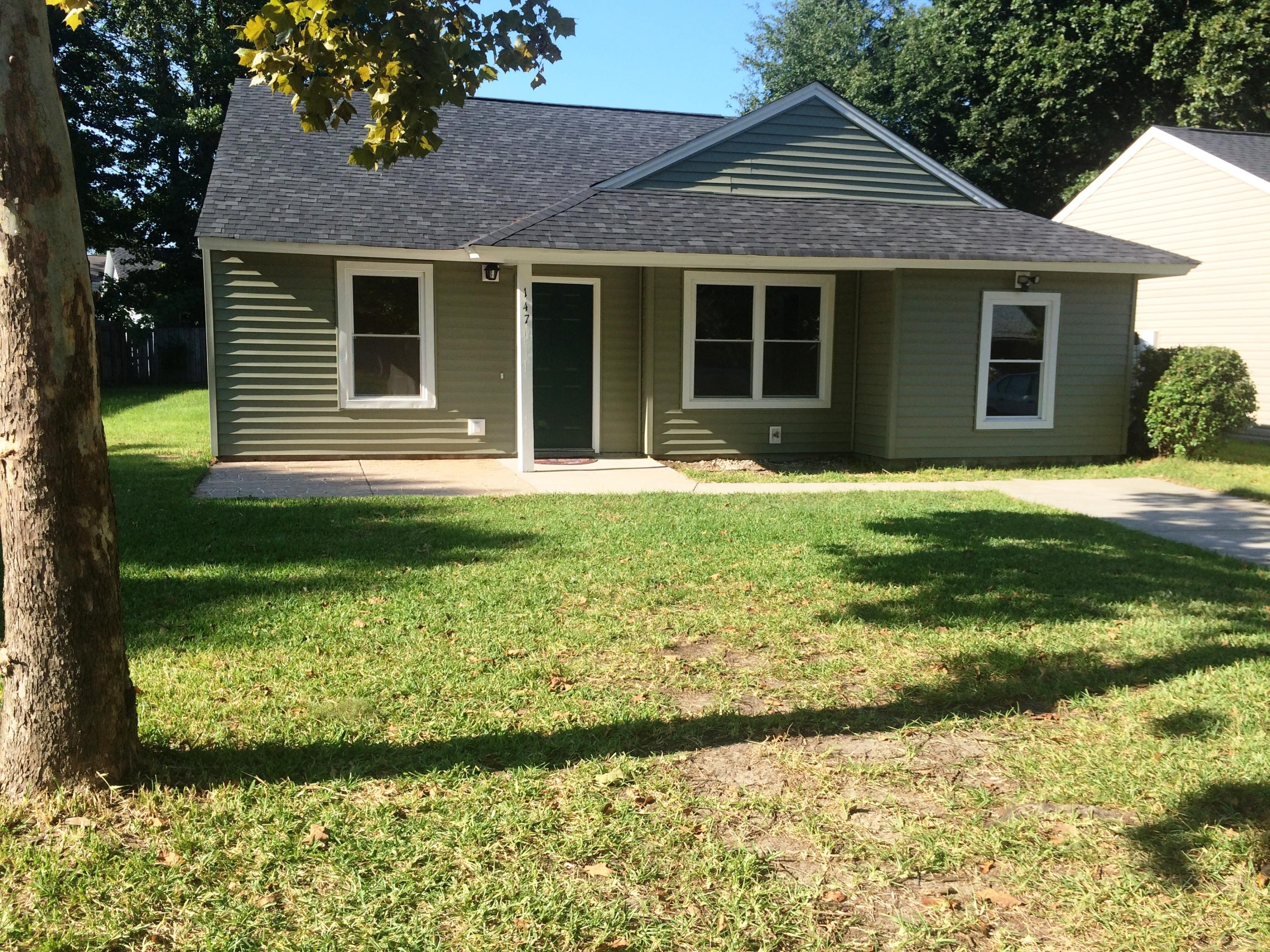 147 Manchester Road Summerville, SC 29486 - Photo 1 of 17 Front yard view w tree