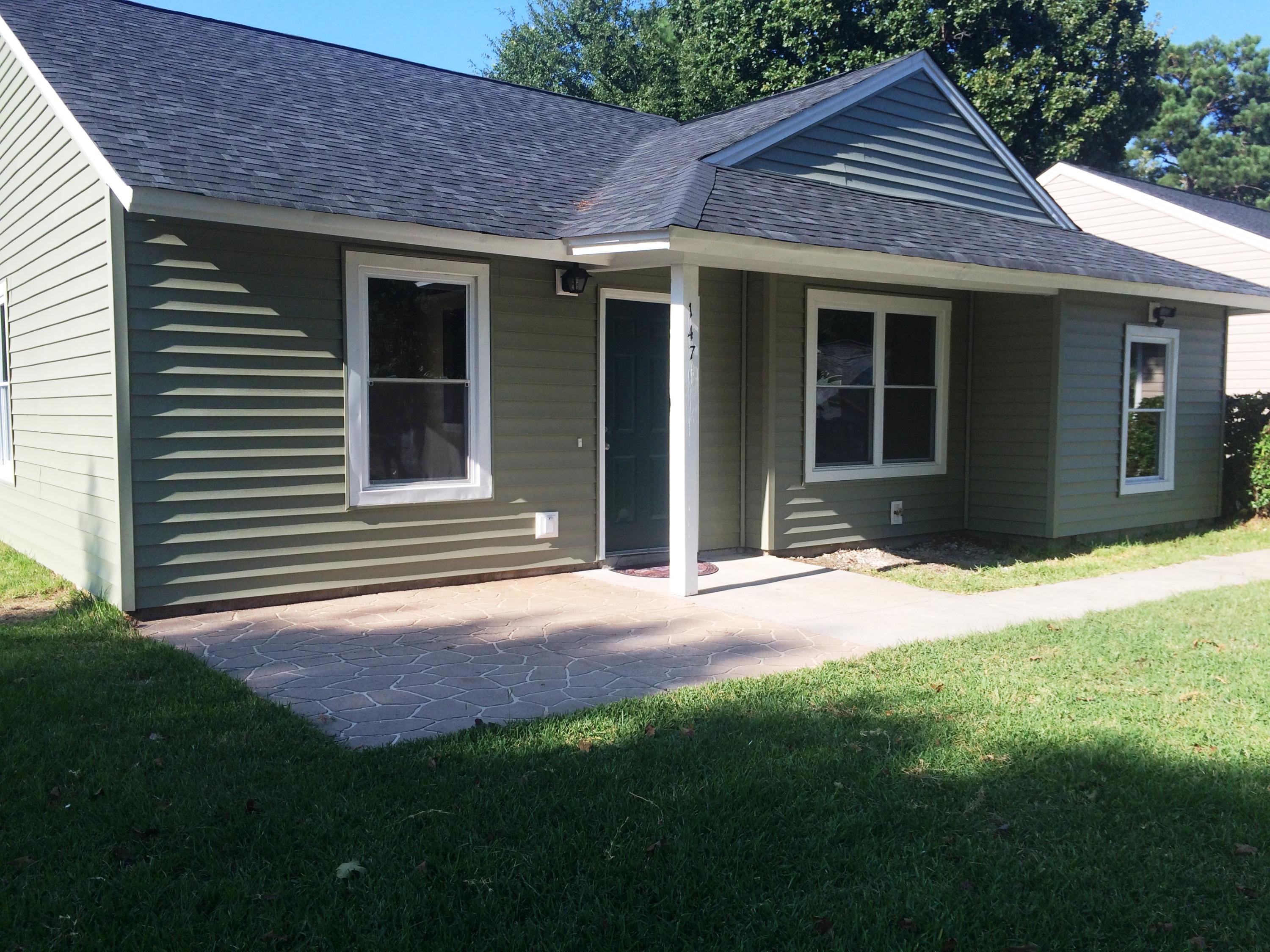 147 Manchester Road Summerville, SC 29486 - Photo 2 of 17 Front with Patio