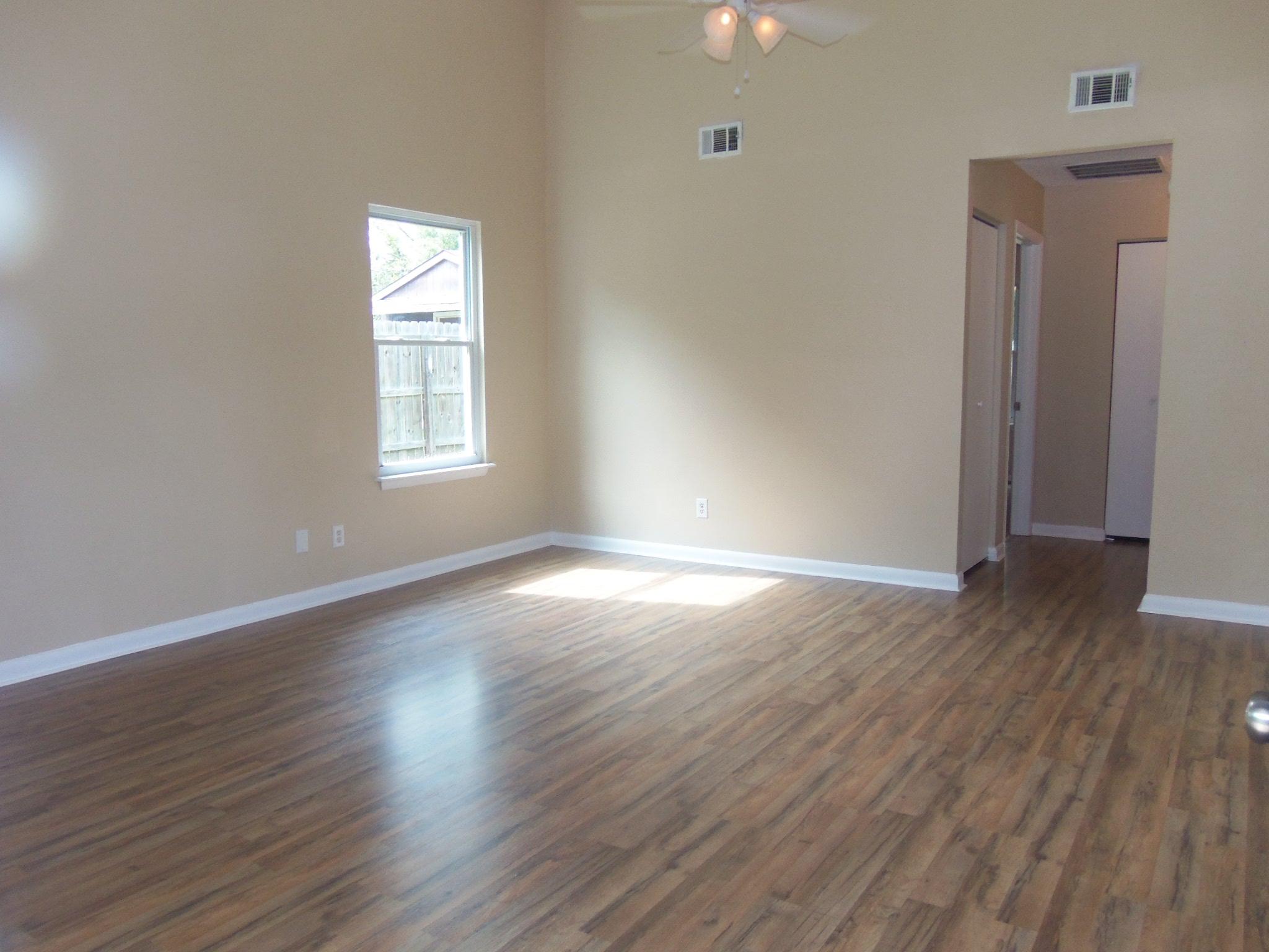 147 Manchester Road Summerville, SC 29486 - Photo 14 of 17 Living Room