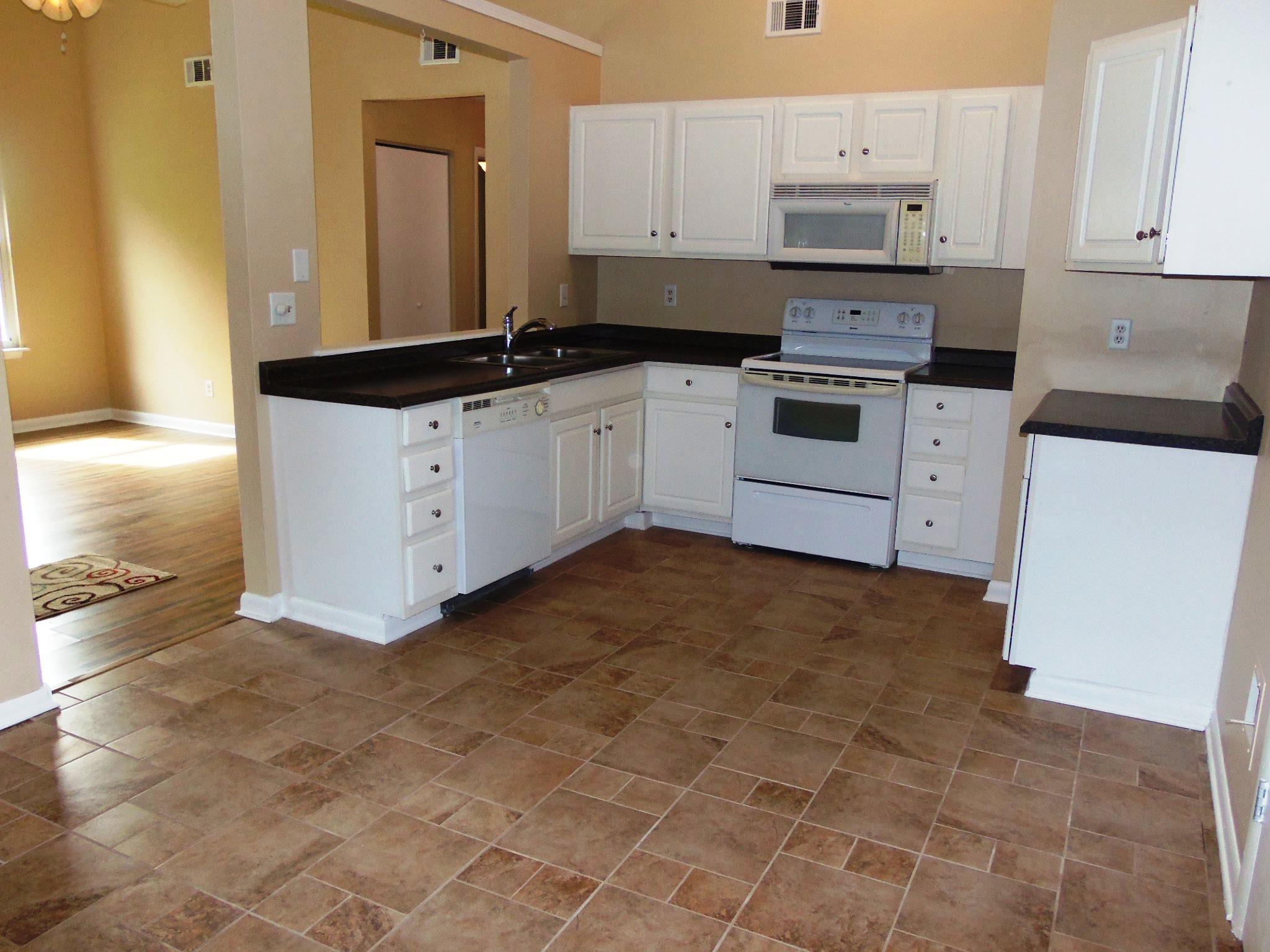 147 Manchester Road Summerville, SC 29486 - Photo 15 of 17 Kitchen