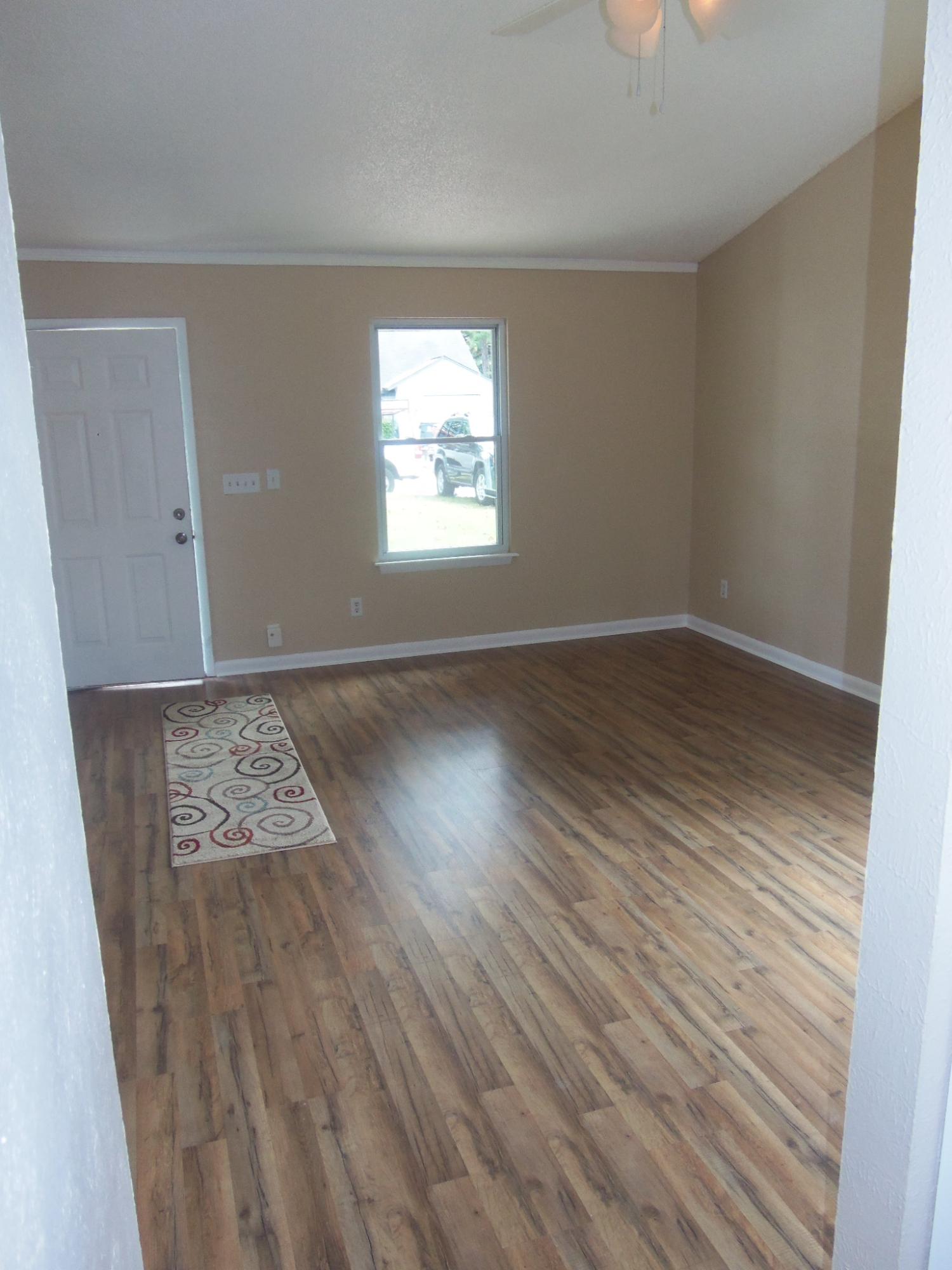 147 Manchester Road Summerville, SC 29486 - Photo 8 of 17 View of Living Room and front door