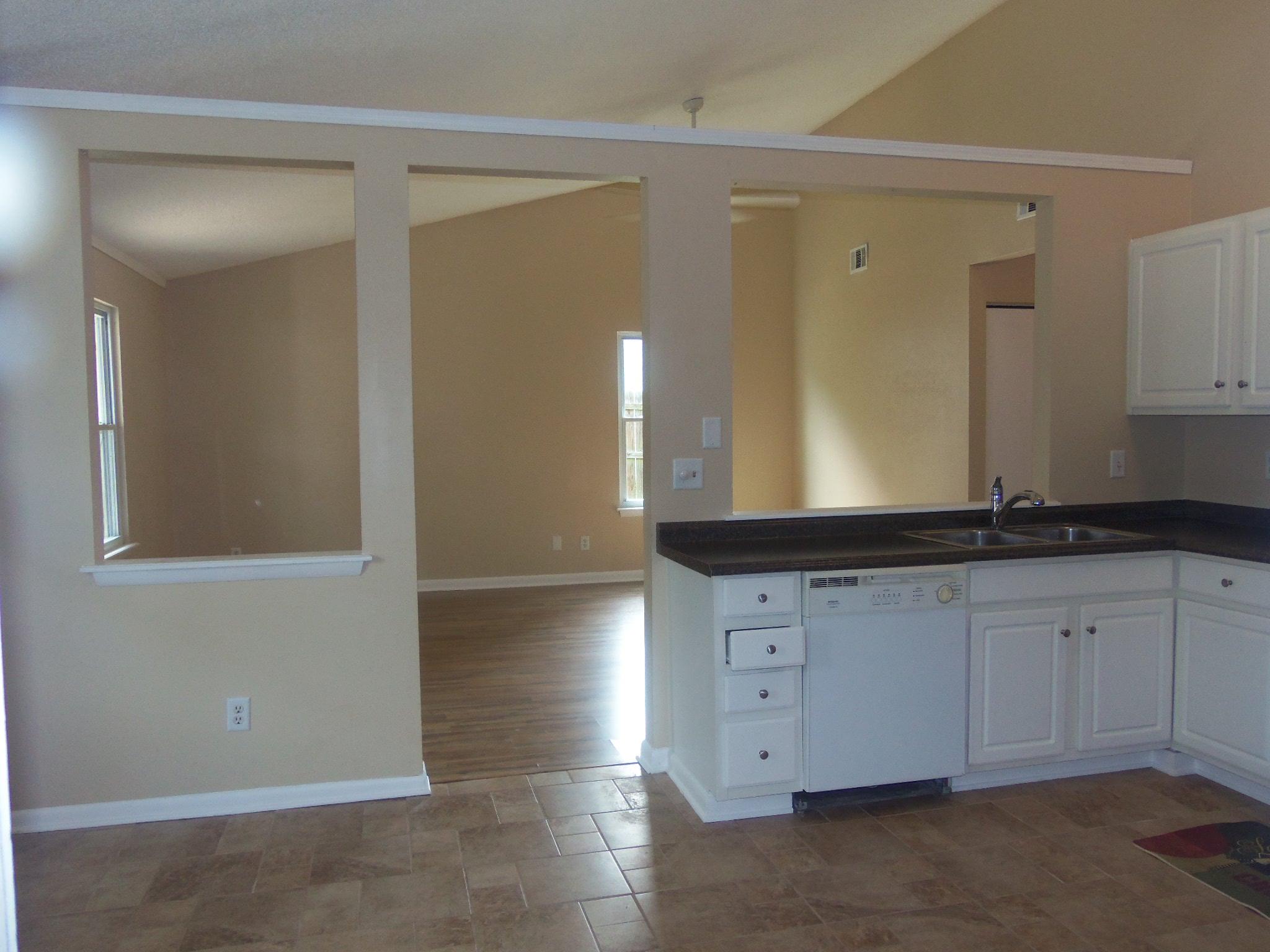 147 Manchester Road Summerville, SC 29486 - Photo 10 of 17 Kitchen looks into the family room