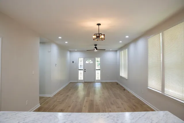 a view of a livingroom and a ceiling fan