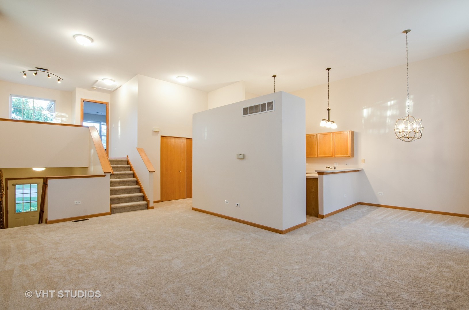 384 Gladstone Lane Elgin, IL 60120 - Photo 3 of 10