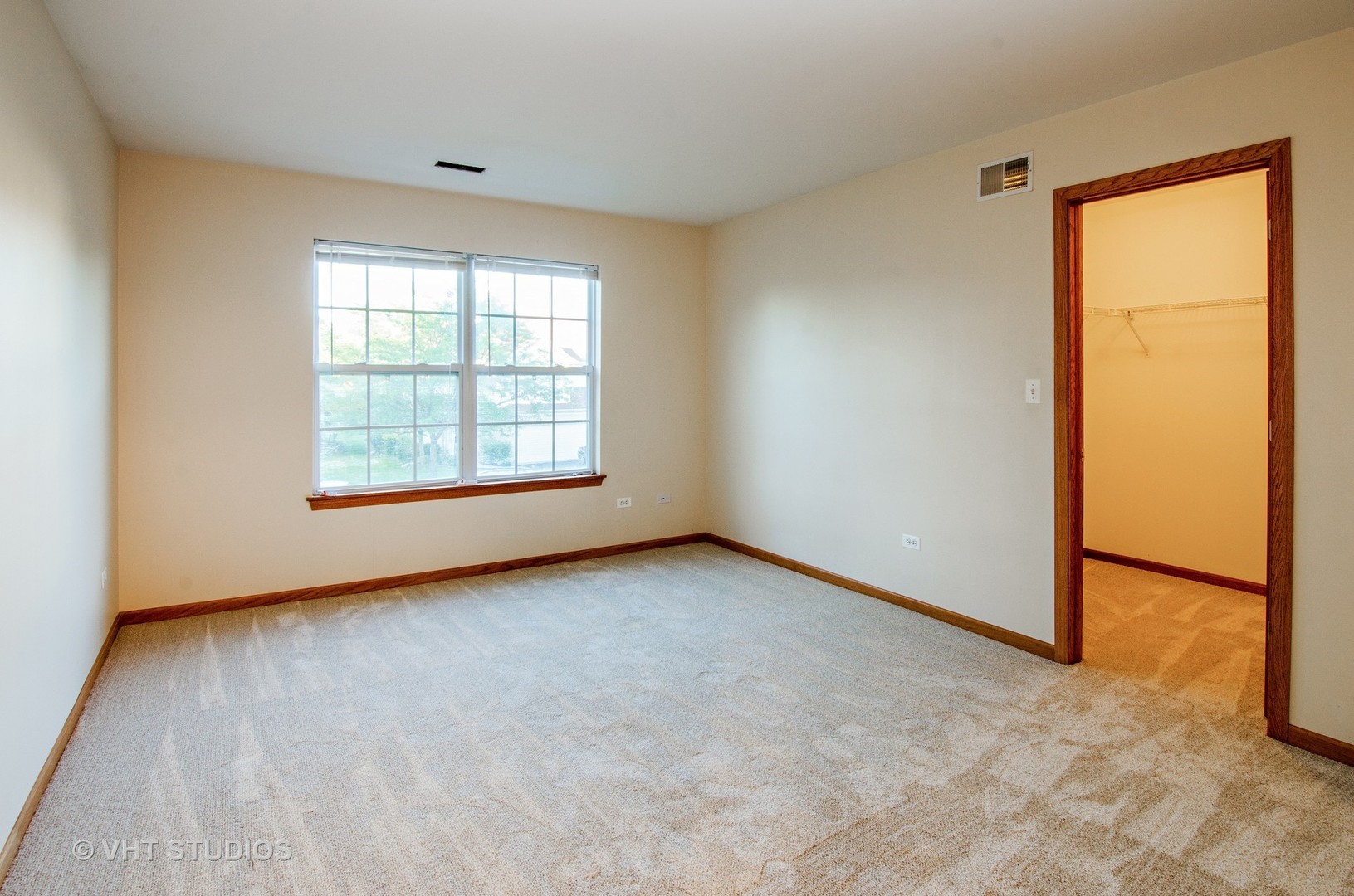 384 Gladstone Lane Elgin, IL 60120 - Photo 7 of 10