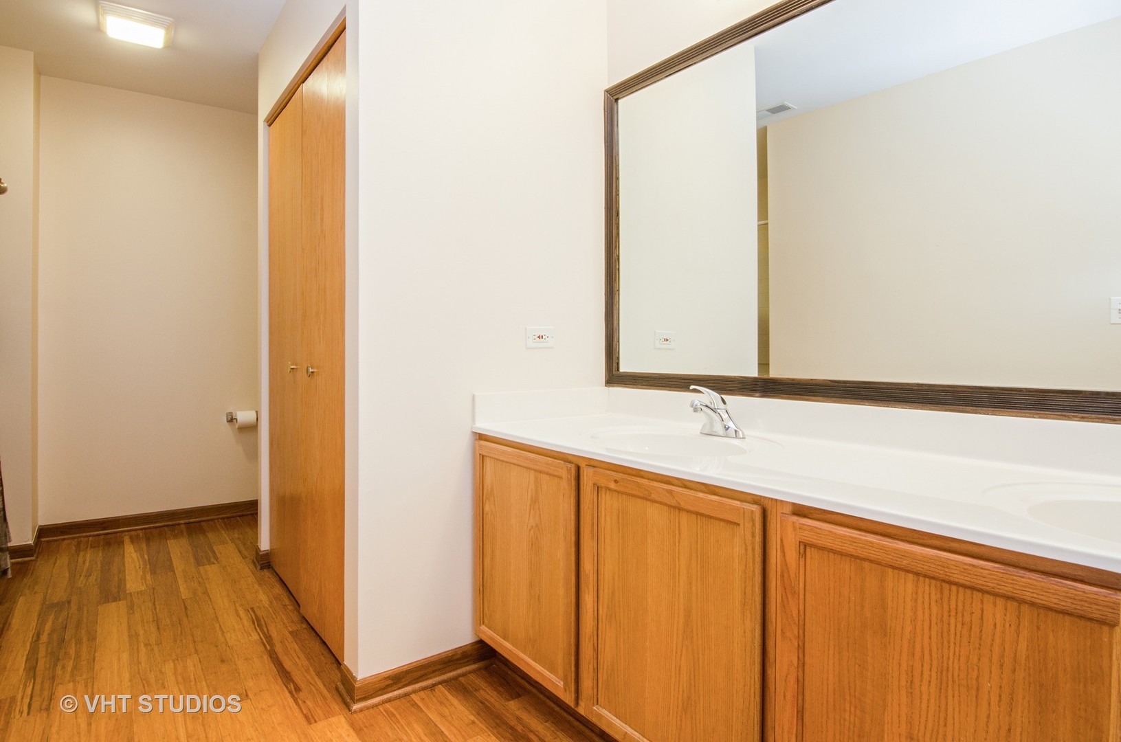 384 Gladstone Lane Elgin, IL 60120 - Photo 8 of 10
