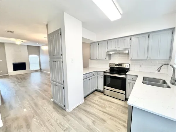 $1,595 | 2403 Kingsford Court, Arlington, TX 76017