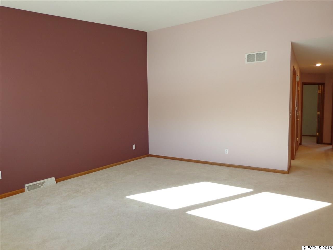 5145 Valley Forge Road Dubuque, IA 52002 - Photo 3 of 25 Gallery Image 3