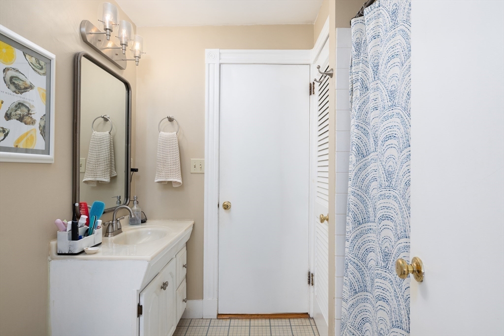 2 Derne Street Boston, MA 02114 - Photo 11 of 26