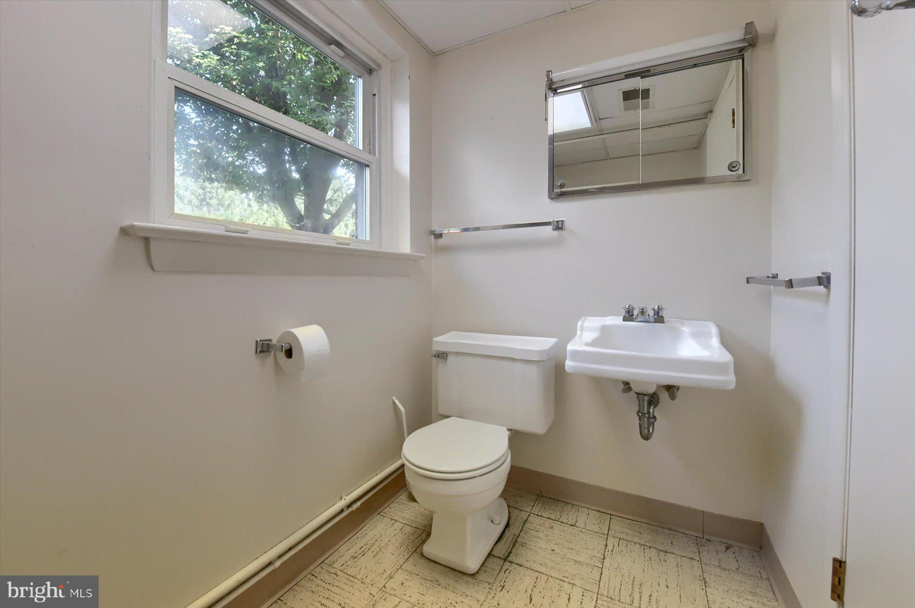 1095 Grove Road Harrisburg, PA 17111 - Photo 19 of 44 Gallery Image 19
