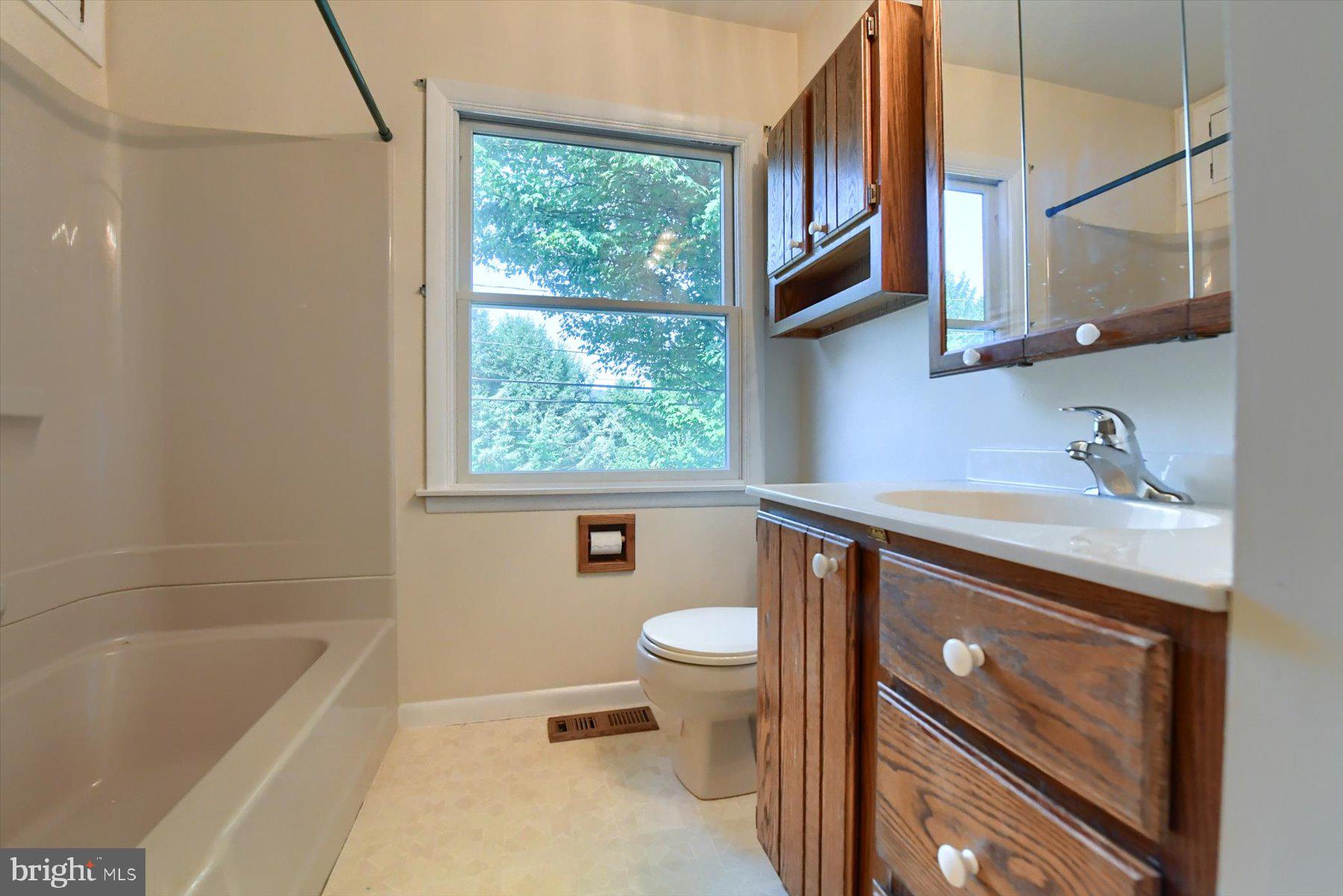 1095 Grove Road Harrisburg, PA 17111 - Photo 27 of 44 Gallery Image 27