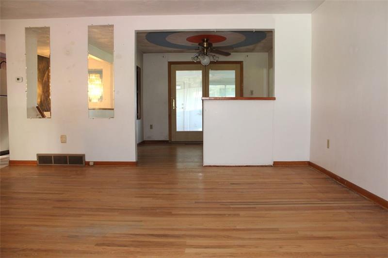 256 South Duffy Road Butler, PA 16001 - Photo 3 of 13 Living Room