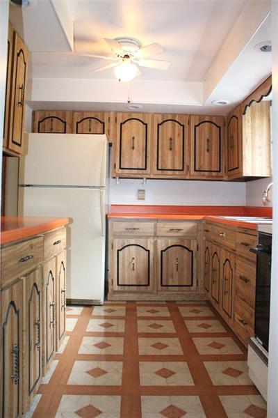 256 South Duffy Road Butler, PA 16001 - Photo 6 of 13 kitchen