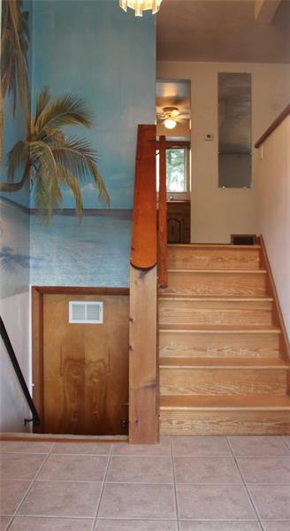 256 South Duffy Road Butler, PA 16001 - Photo 8 of 13 Entry Way