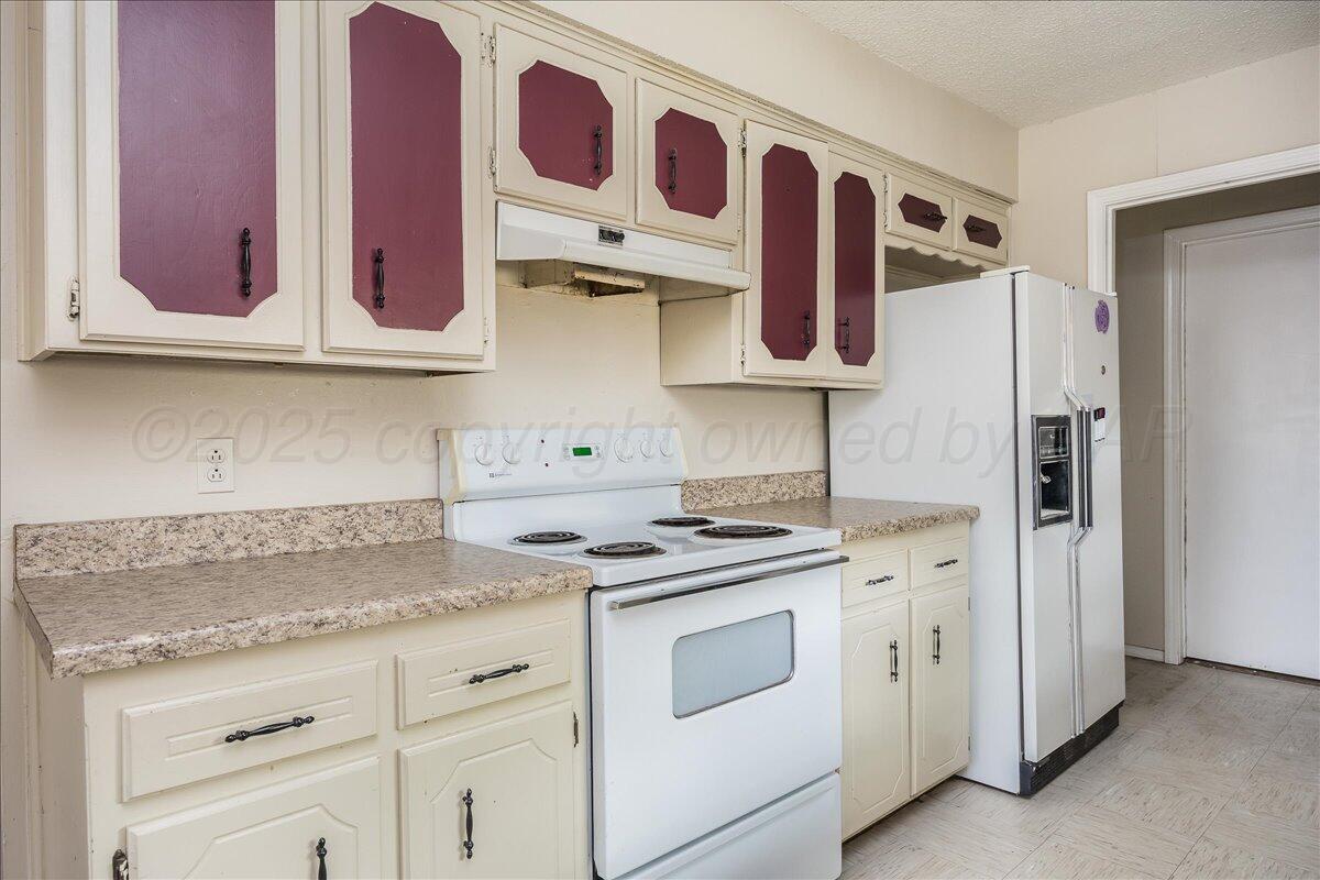 7209 Hatton Road Amarillo, TX 79110 - Photo 8 of 16 a kitchen with stainless steel appliances granite countertop a sink and a stove