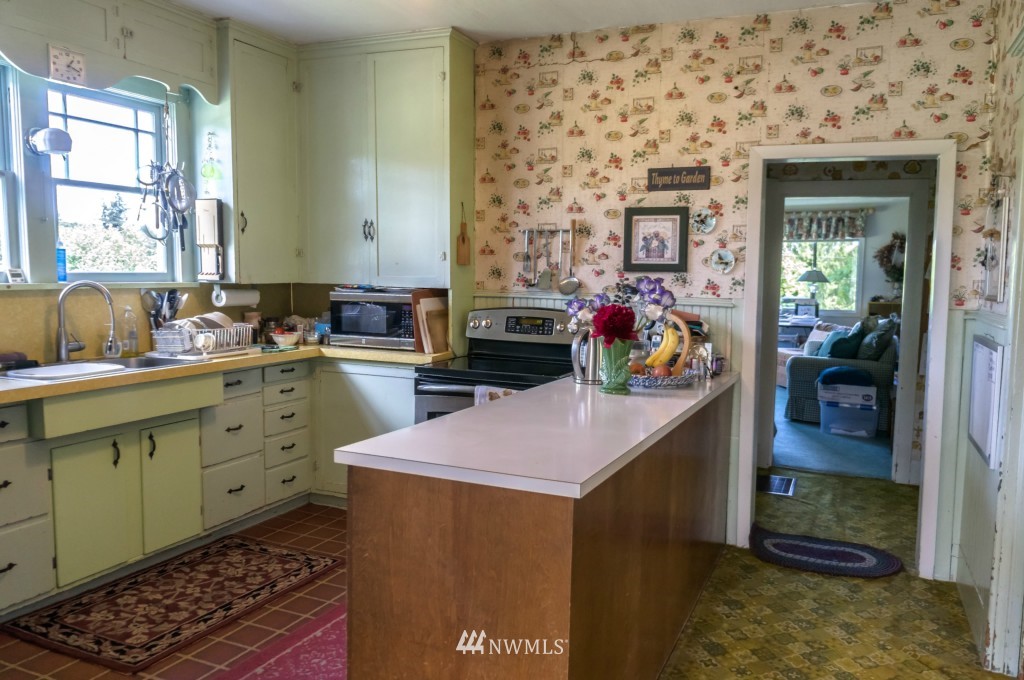 11033 Tulin Road Northeast Kingston, WA 98346 - Photo 11 of 23 Gallery Image 11