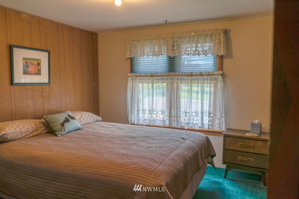 11033 Tulin Road Northeast Kingston, WA 98346 - Photo 14 of 23 Gallery Image 14