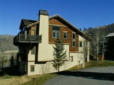 155 Knudson Ranch Road, Unit 18 Edwards, CO 81632 - Photo 8 of 8 a front view of a house with garden