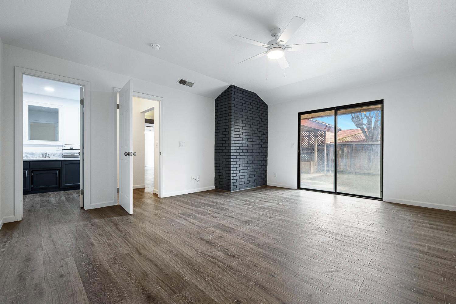 929 Barnett Way Madera, CA 93637 - Photo 16 of 23 Bedroom 2 (Main), features two separate walk-in closets and newly updated bathroom.