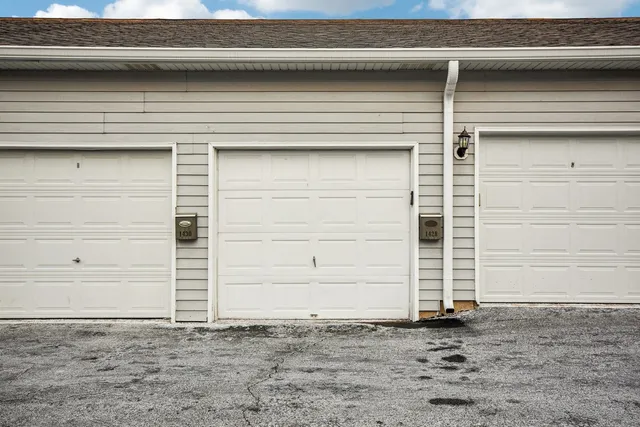 $319,000 | 1428 Charleston Court, Geneva, IL 60134