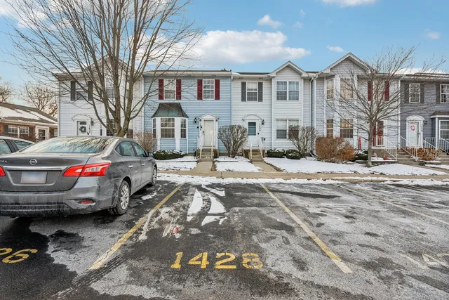 $319,000 | 1428 Charleston Court, Geneva, IL 60134