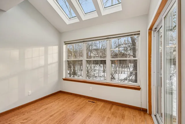 $319,000 | 1428 Charleston Court, Geneva, IL 60134