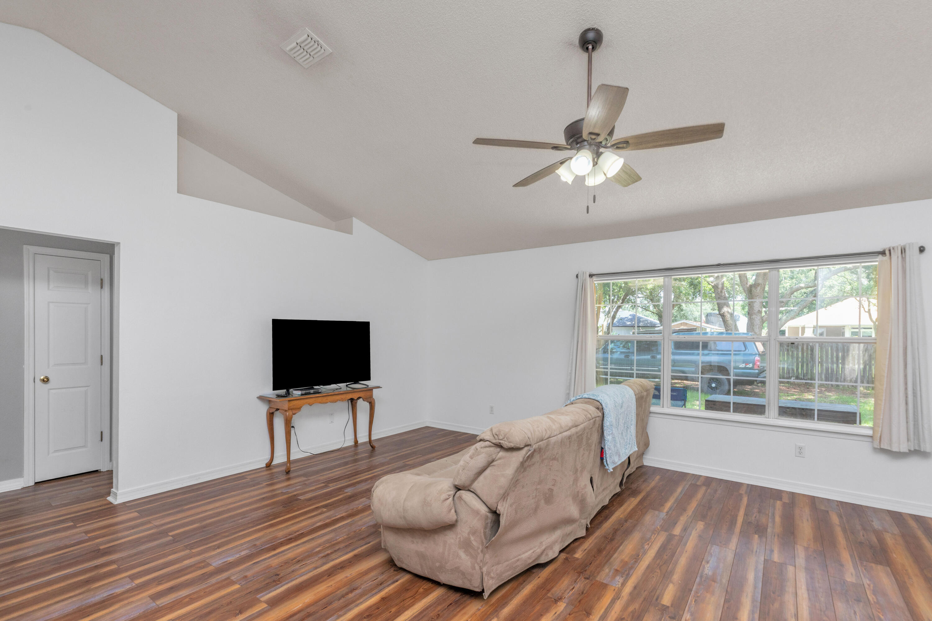 2091 Alfred Boulevard Navarre, FL 32566 - Photo 5 of 36 147A0105