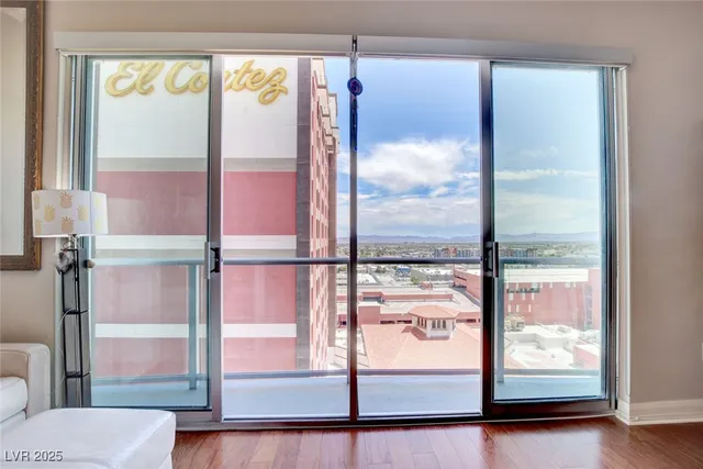 $2,944 | 150 South Las Vegas Boulevard, Unit 1016, Las Vegas, NV 89101