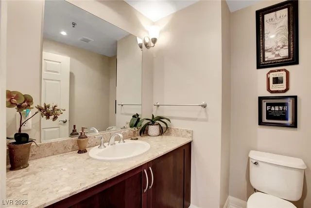 $2,944 | 150 South Las Vegas Boulevard, Unit 1016, Las Vegas, NV 89101