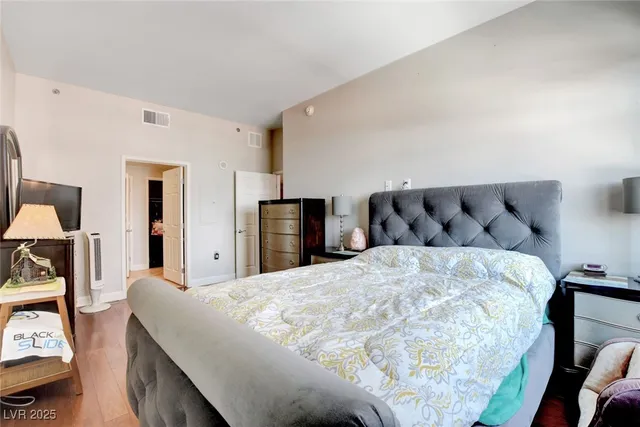 $2,944 | 150 South Las Vegas Boulevard, Unit 1016, Las Vegas, NV 89101