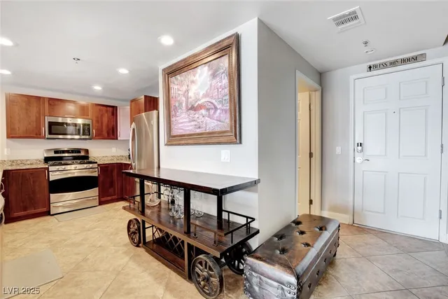 $2,944 | 150 South Las Vegas Boulevard, Unit 1016, Las Vegas, NV 89101
