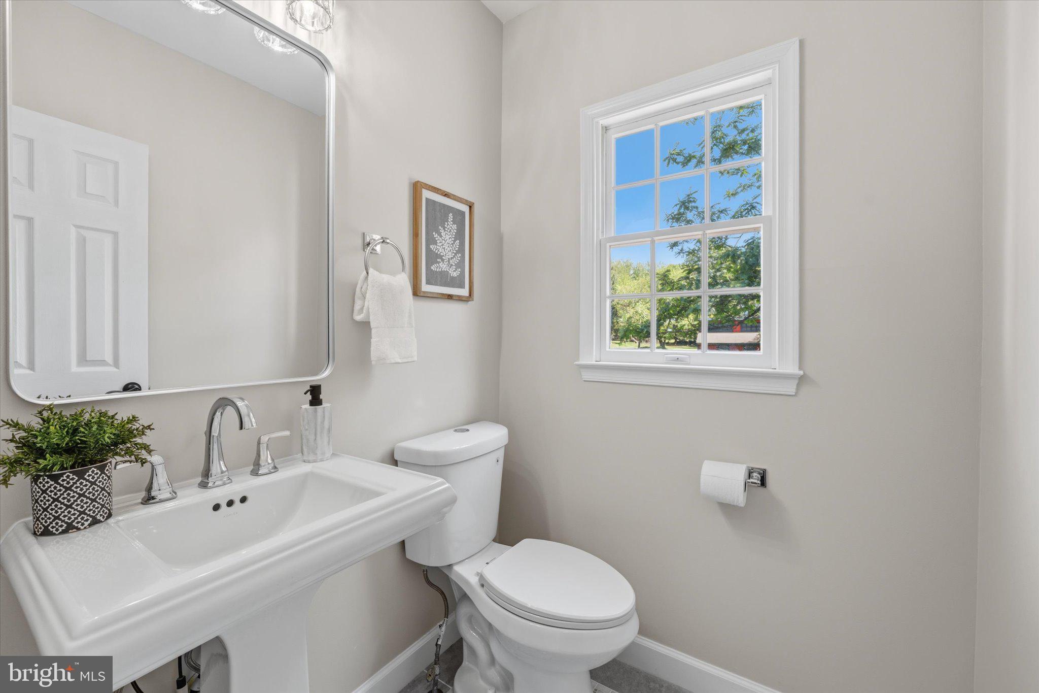 17572 Tranquility Road Purcellville, VA 20132 - Photo 23 of 59 1/2 bath on main level