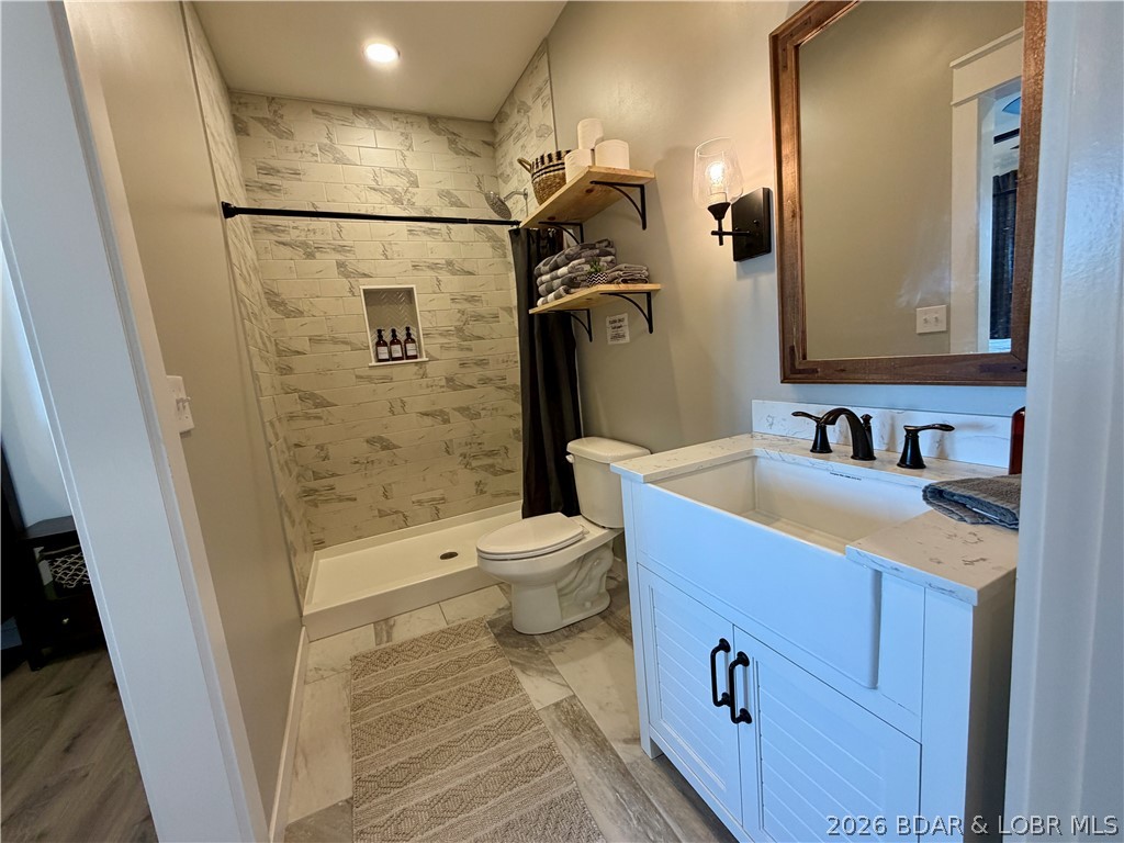 139 Jumping Bass Cove Road Roach, MO 65787 - Photo 28 of 57 Ensuite to primary bedroom main level