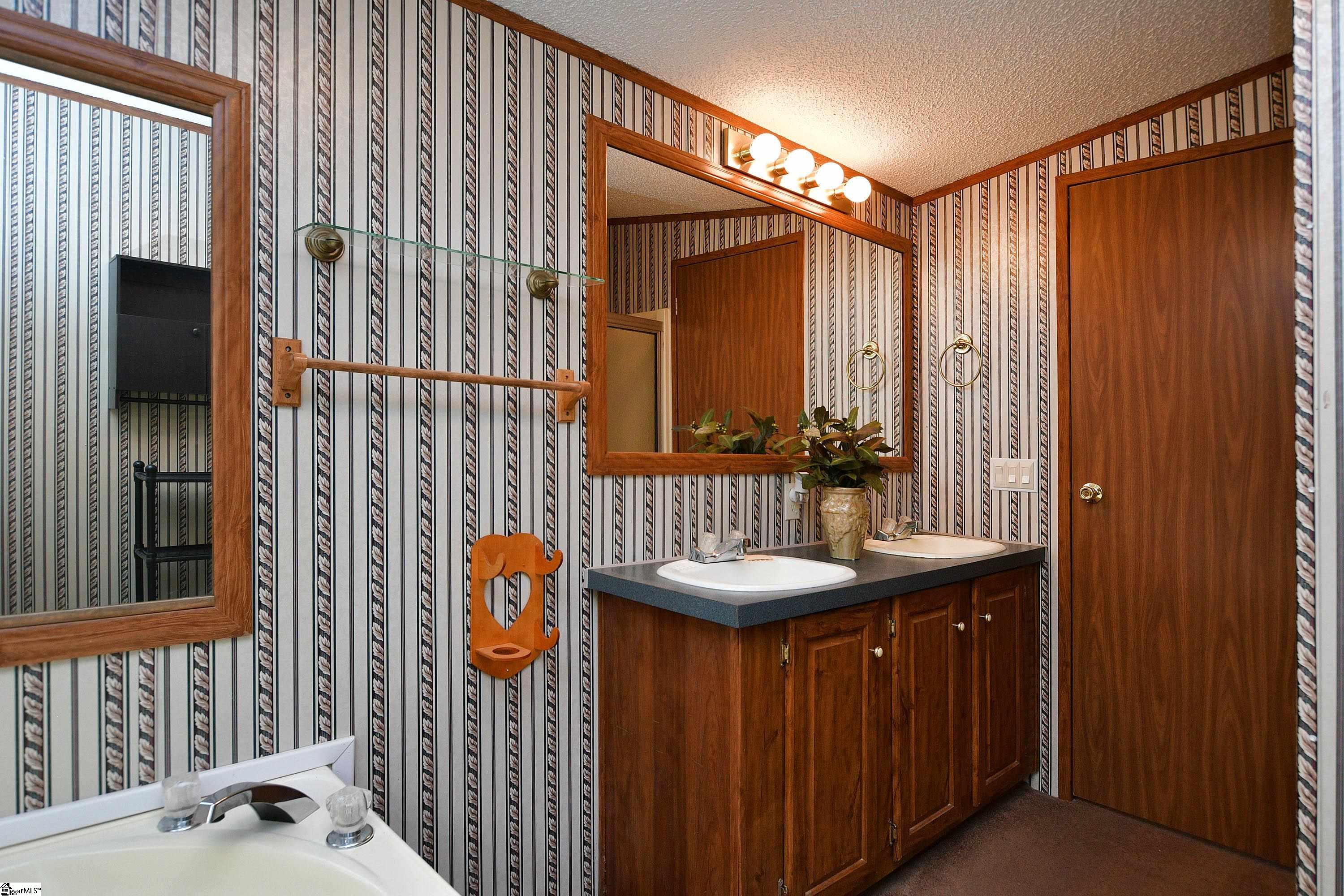 404 Redridge Court Fountain Inn, SC 29644 - Photo 16 of 34 Gallery Image 16