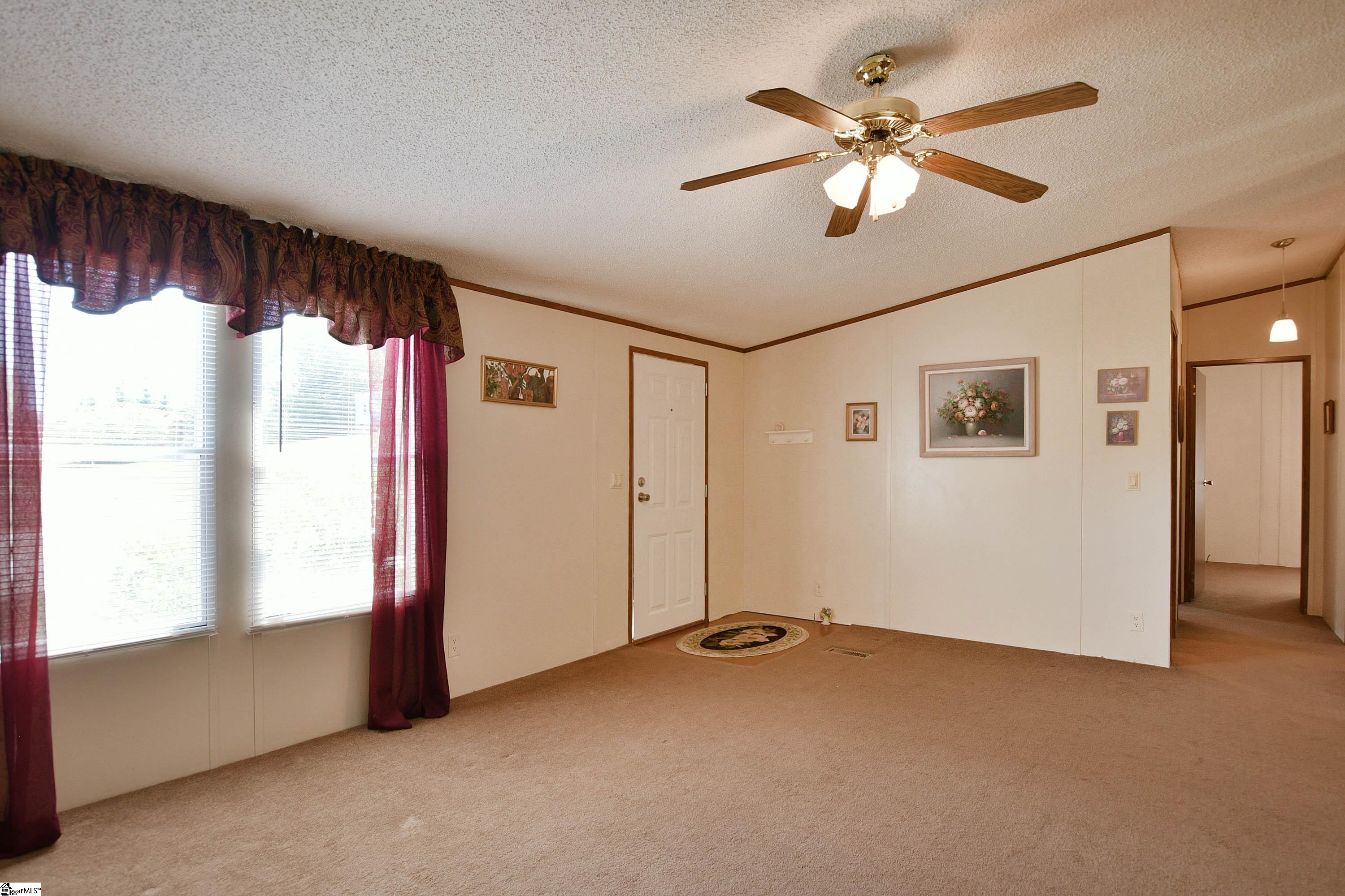 404 Redridge Court Fountain Inn, SC 29644 - Photo 4 of 34 Gallery Image 4