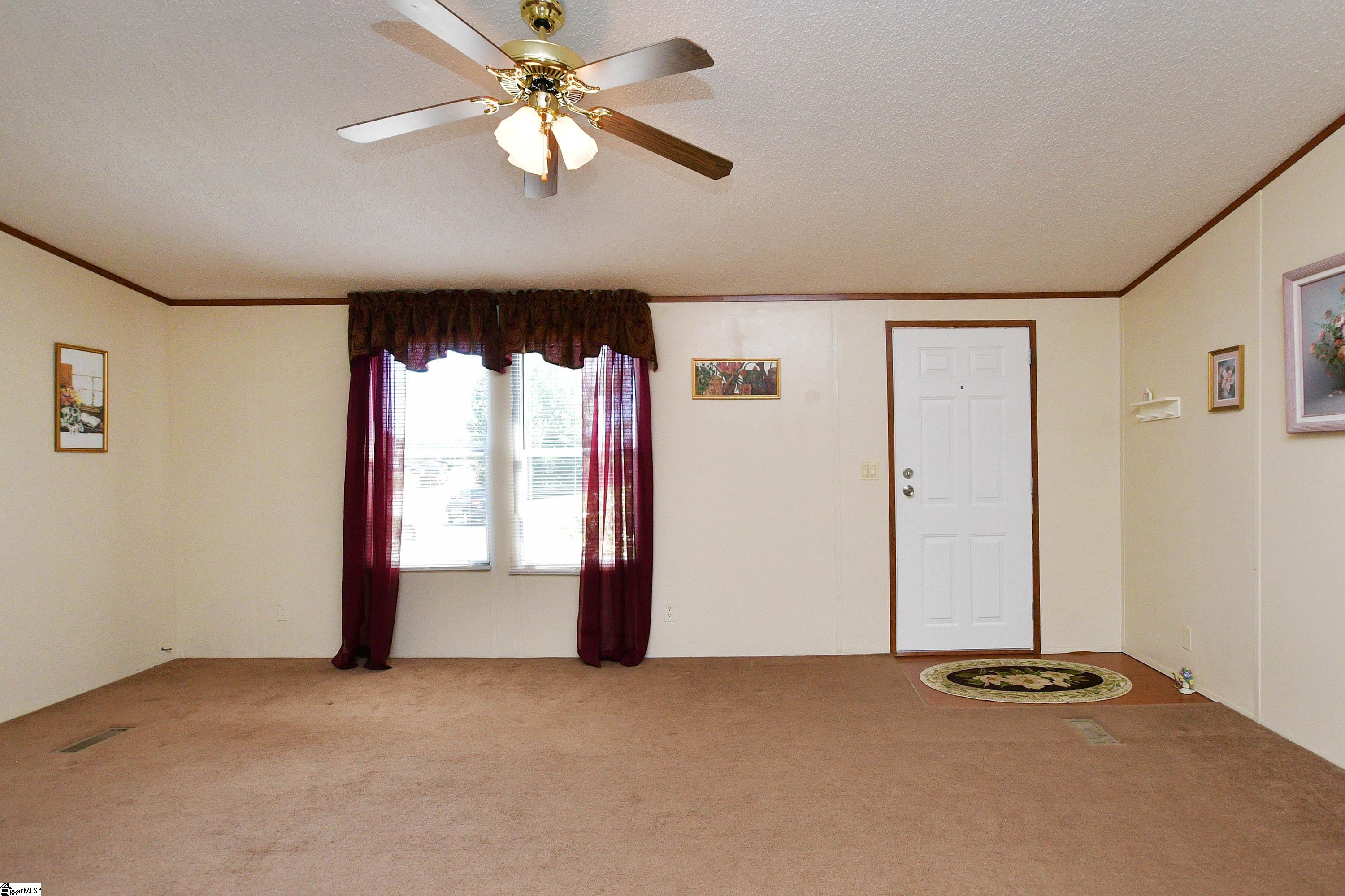 404 Redridge Court Fountain Inn, SC 29644 - Photo 5 of 34 Gallery Image 5