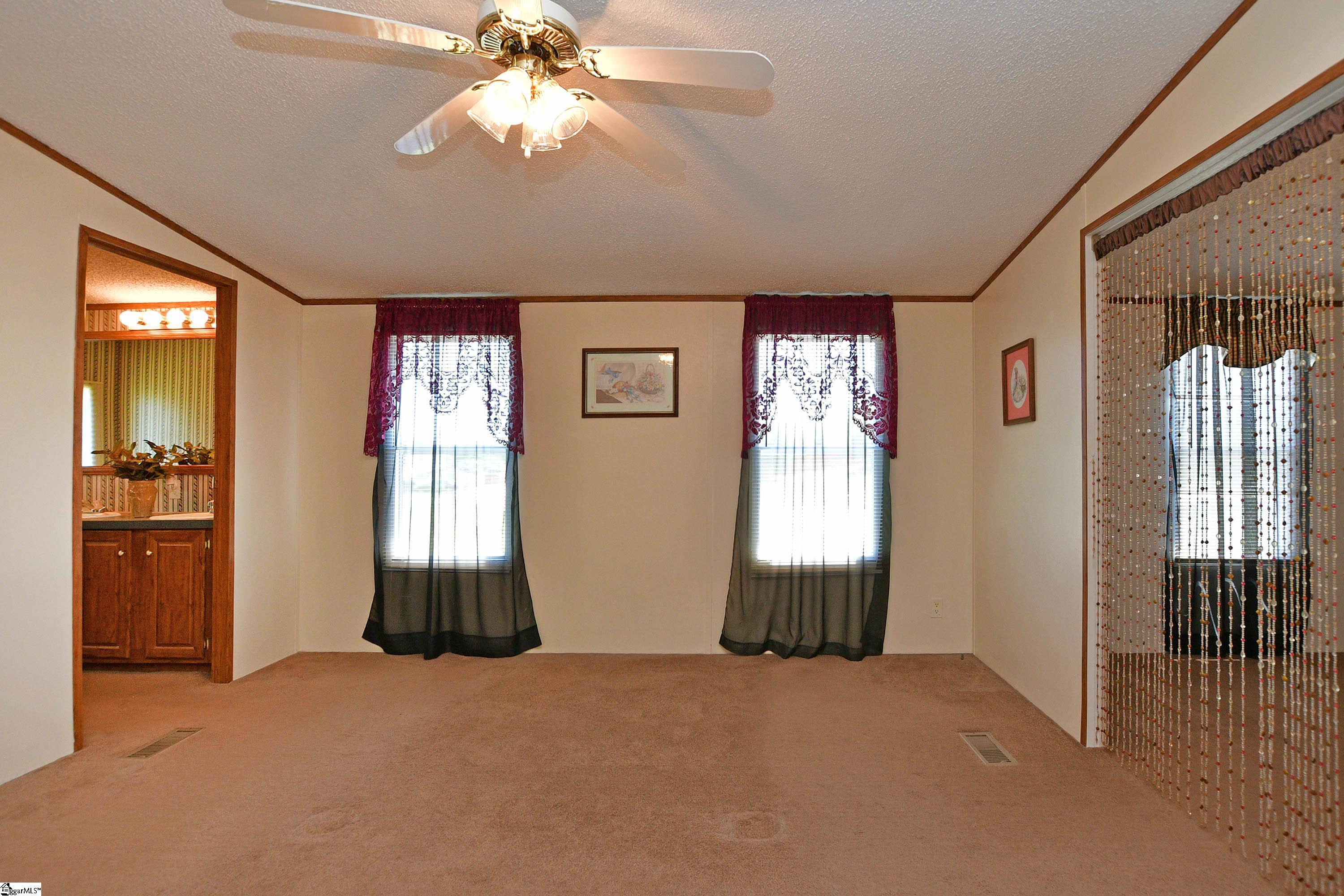 404 Redridge Court Fountain Inn, SC 29644 - Photo 9 of 34 Gallery Image 9