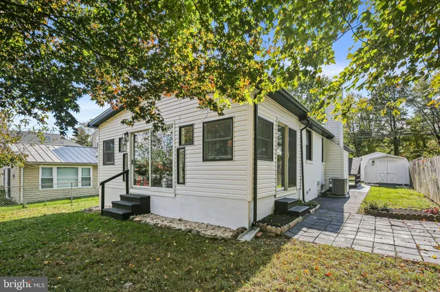 a view of a back yard of the house