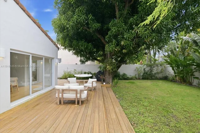 a view of outdoor kitchen