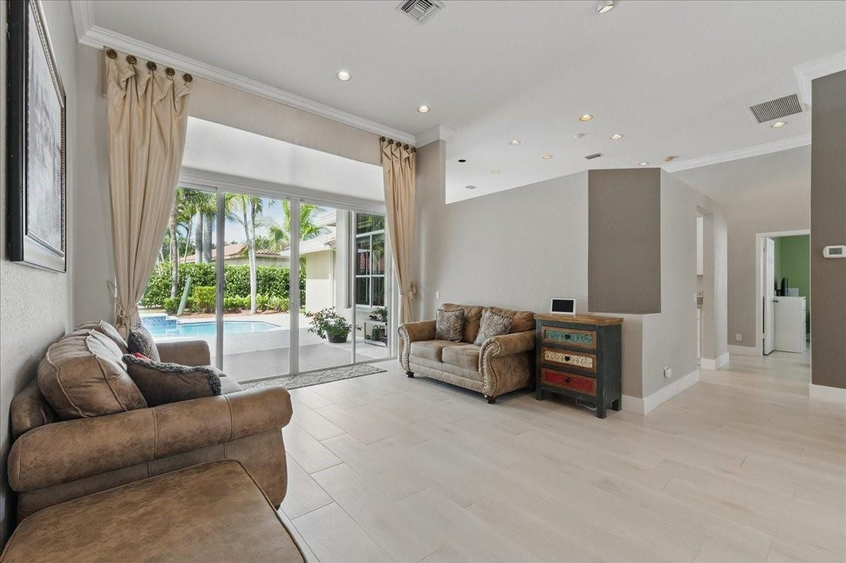 1137 Ginger Circle Weston, FL 33326 - Photo 10 of 52 Photo 10